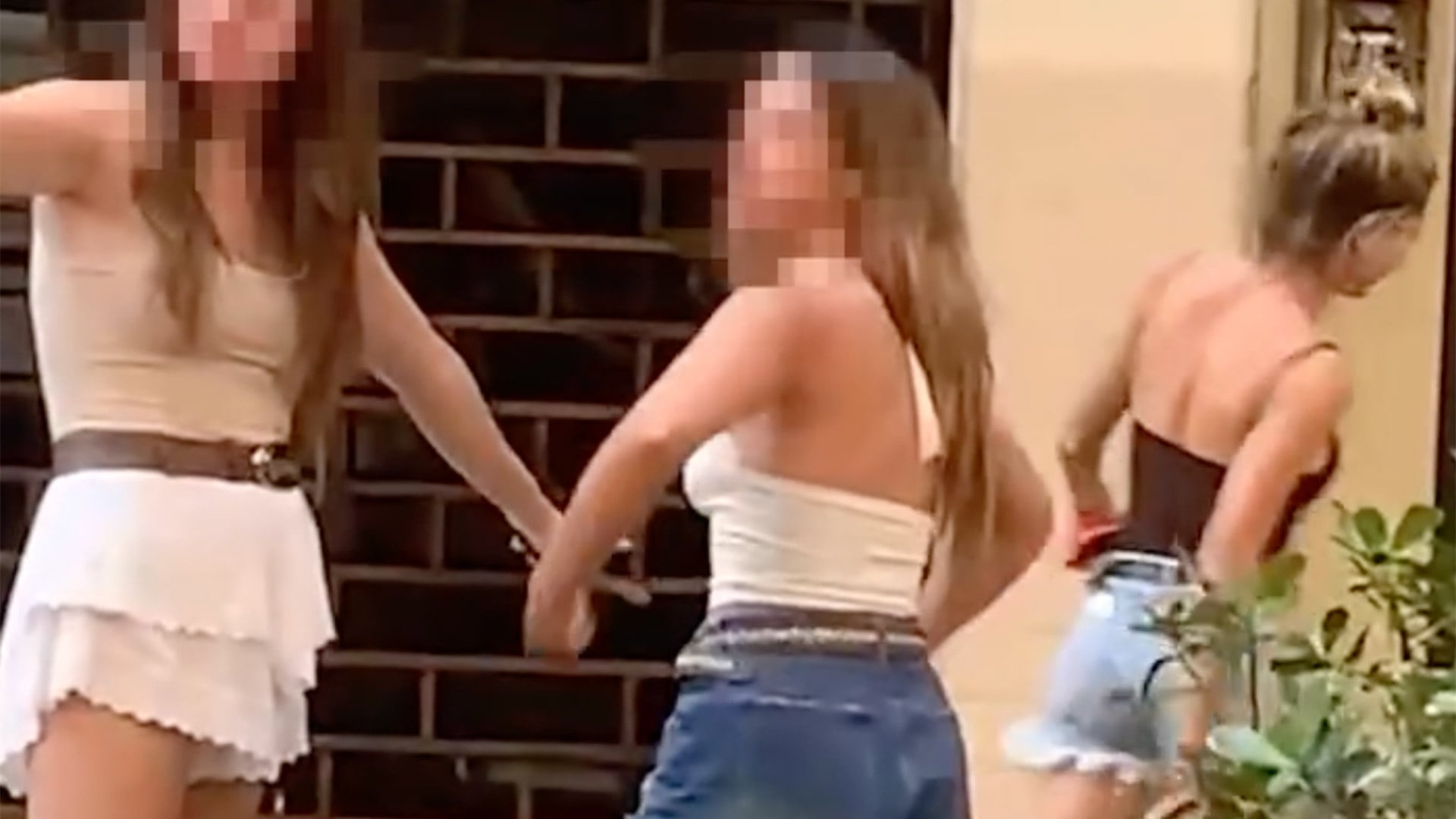 Agostina Páez permanece retenida en Río de Janeiro, donde vive en un departamento y pasa sus días con tobillera electrónica.