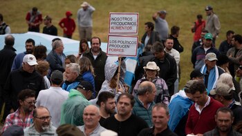 "Nosotros producimos alimentos, los políticos
