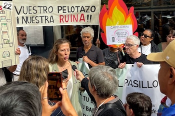 Blanca Castro vive en la calle General Lacy 22 en Madrid y, al igual que sus vecinos, se enfrenta a un proceso de desahucio. (Cedida a Infobae)