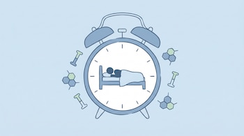 Ilustración plana de un despertador azul claro con una silueta durmiendo en una cama dentro de su esfera blanca, rodeado de moléculas de glucosa y símbolos de insulina en azul y verde.