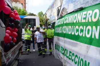 Los trabajadores que recolectan residuos
