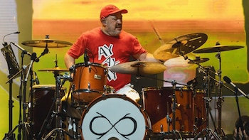 Daniel Buira con la remera