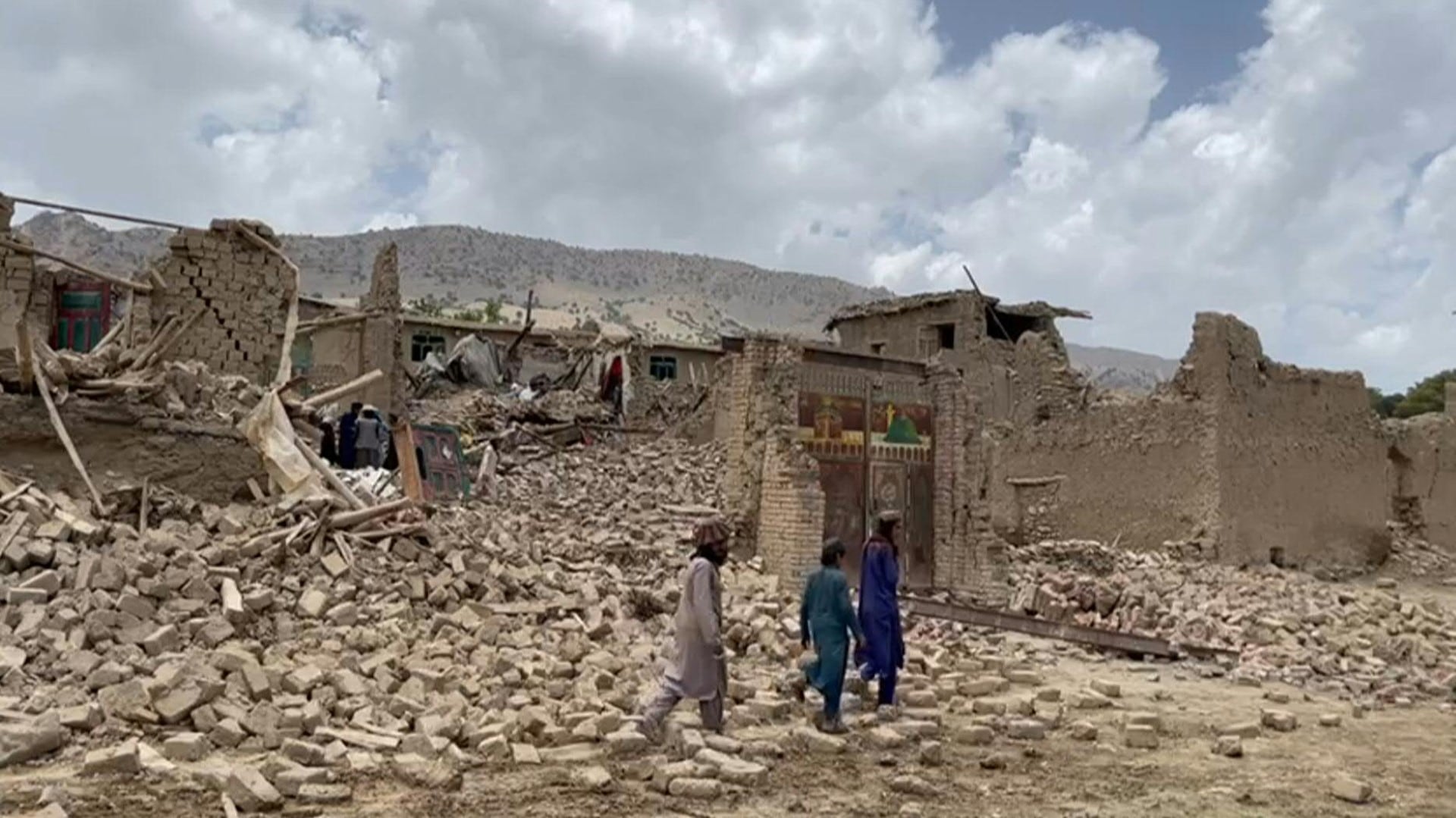 El sismo fue percibido con intensidad en ciudades como Islamabad y Peshawar (AFP)