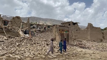 El sismo fue percibido con intensidad en ciudades como Islamabad y Peshawar (AFP)