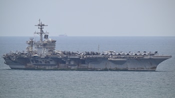 El USS Abraham Lincoln arribó a Tailandia tras más de 250 días desplegado en Medio Oriente