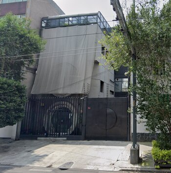 Este inmueble en la calle