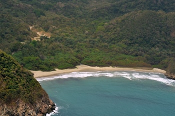 Los ingresos al Parque Tayrona por Bahía Concha, Neguanje y vía marítima continúan habilitados para visitantes nacionales y extranjeros - crédito Parques Nacionales y Naturales de Colombia