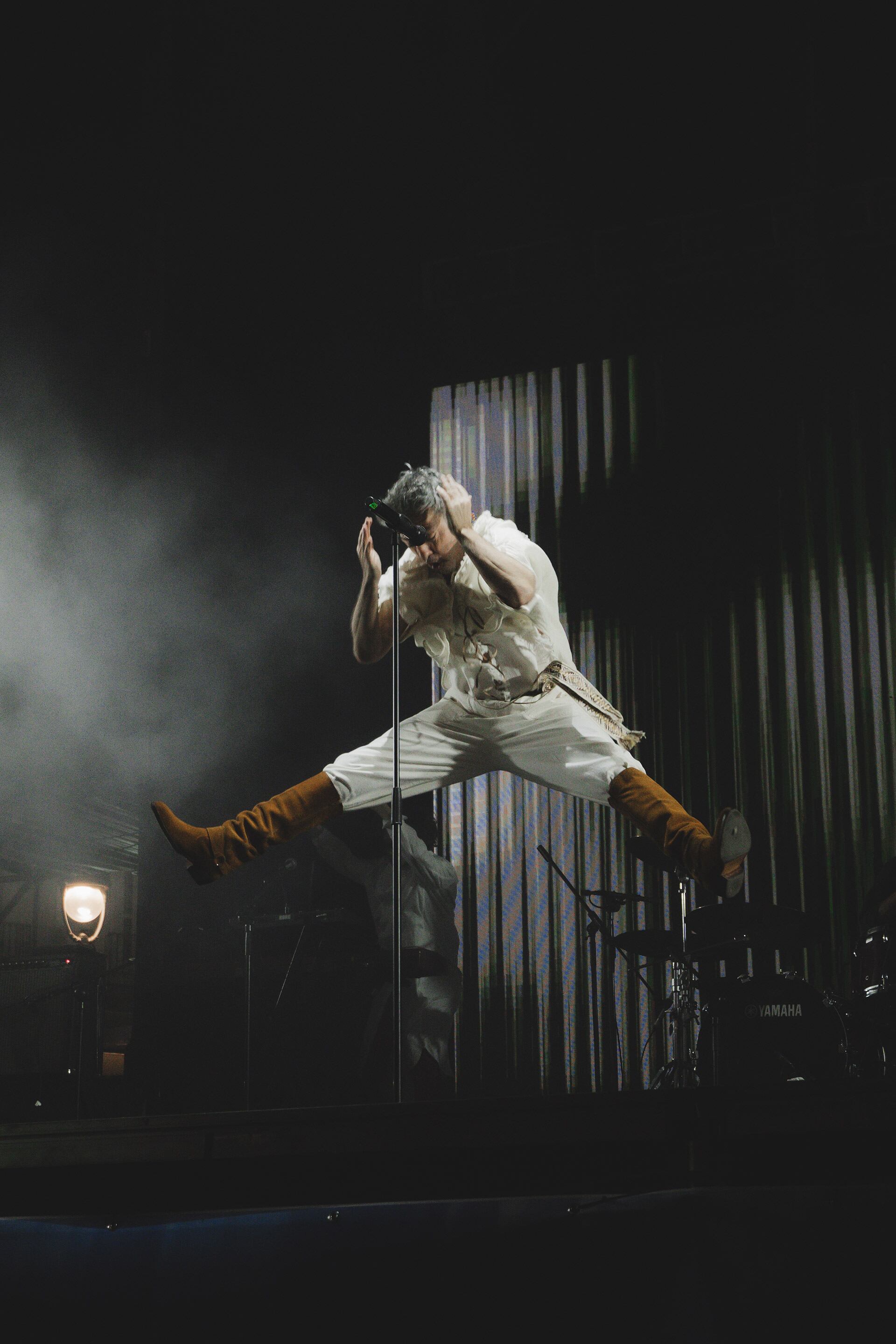 Adrián Dárgelos en plena performance en Madrid (Crédito: @lonajulian)