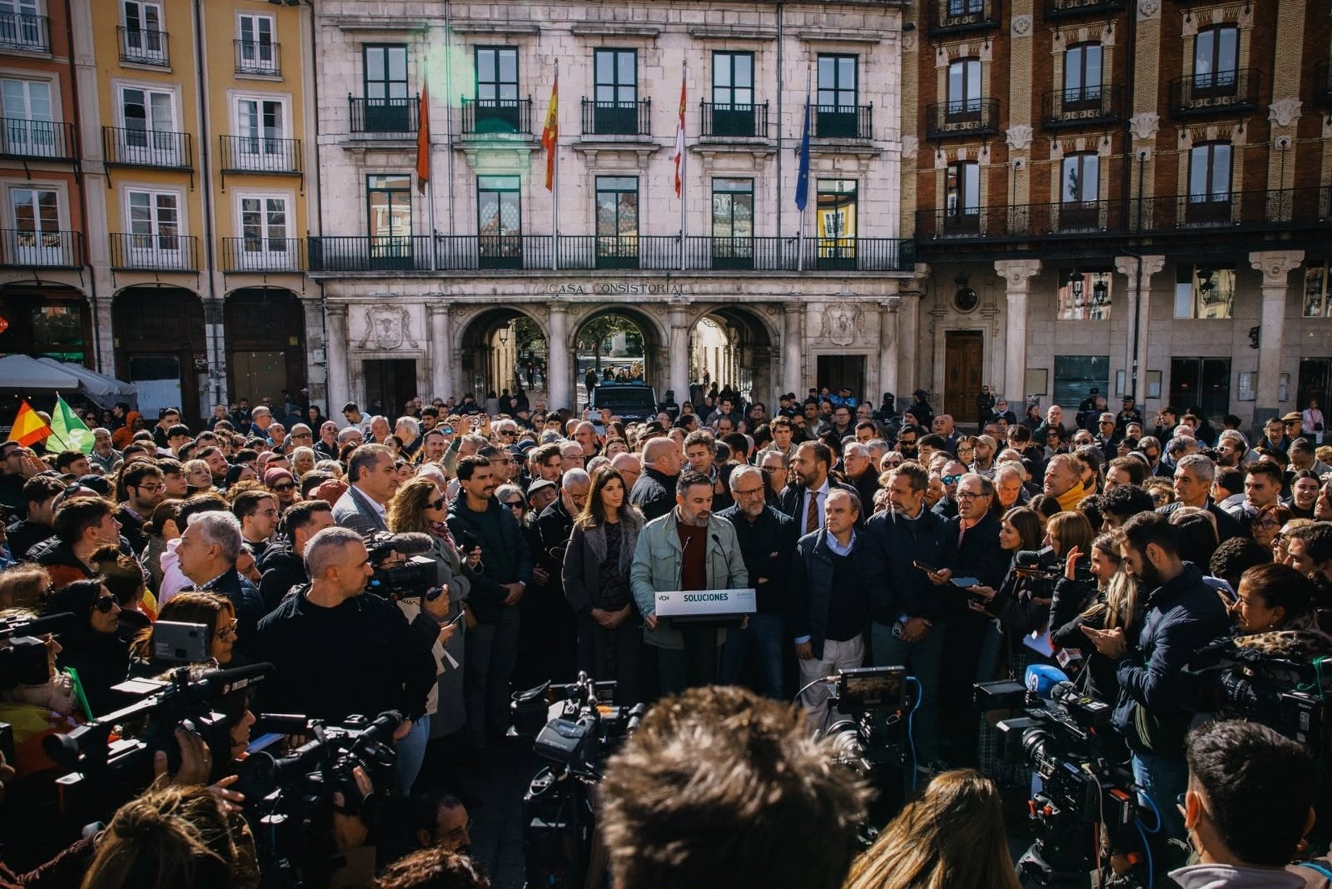 Abascal culpa al Gobierno por organizar las protestas en sus actos y cree que busca que no se conozca su programa