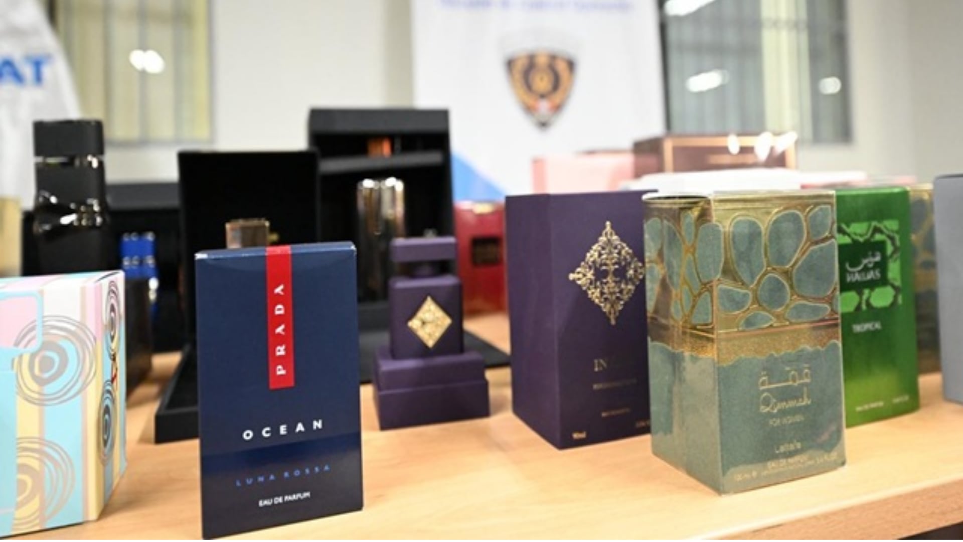 La SUNAT decomisó cientos de perfumes de marcas diversas, valuados en S/600,000, como parte de una operación contra la