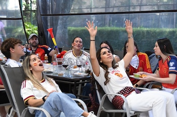 Españoles en Guatemala sufrieron y gozaron el título mundial de La Roja
