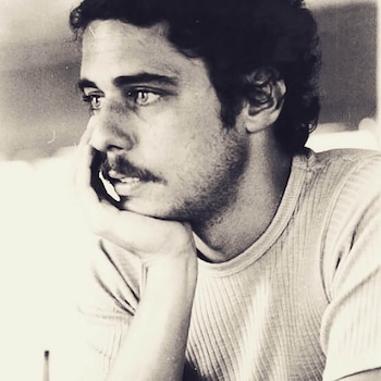 En tiempos donde las certezas se fabrican a golpe de clic, la mirada de Chico Buarque es una invitación a dudar de la superficie y a rescatar el valor de la profundidad (@ChicoBuarque)