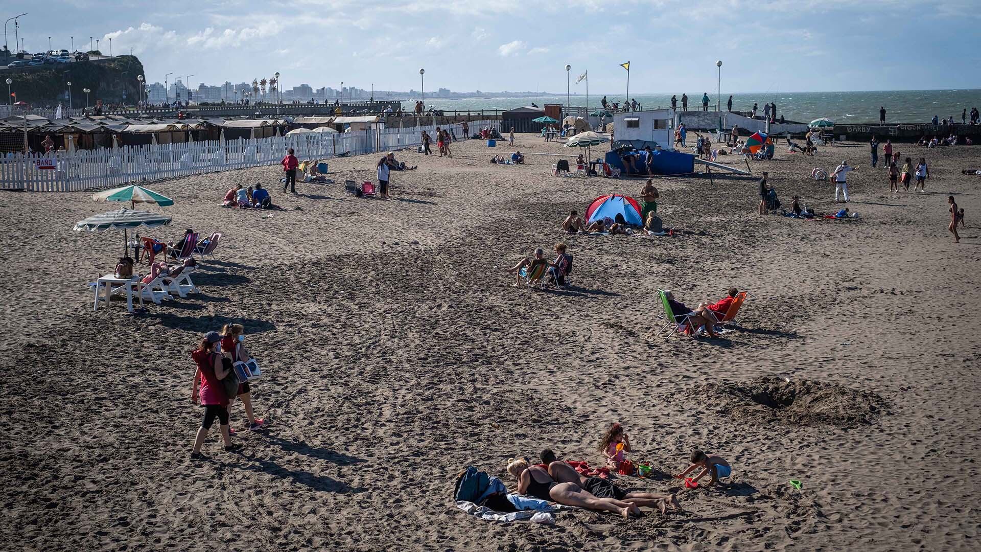 El movimiento de turistas durante el fin de semana largo en lugares como Mar del Plata (Diego Izquierdo/Télam/CF)