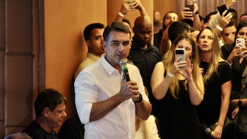 El Supremo de Brasil autoriza al candidato Flávio Bolsonaro a visitar a su padre antes de la segunda vuelta