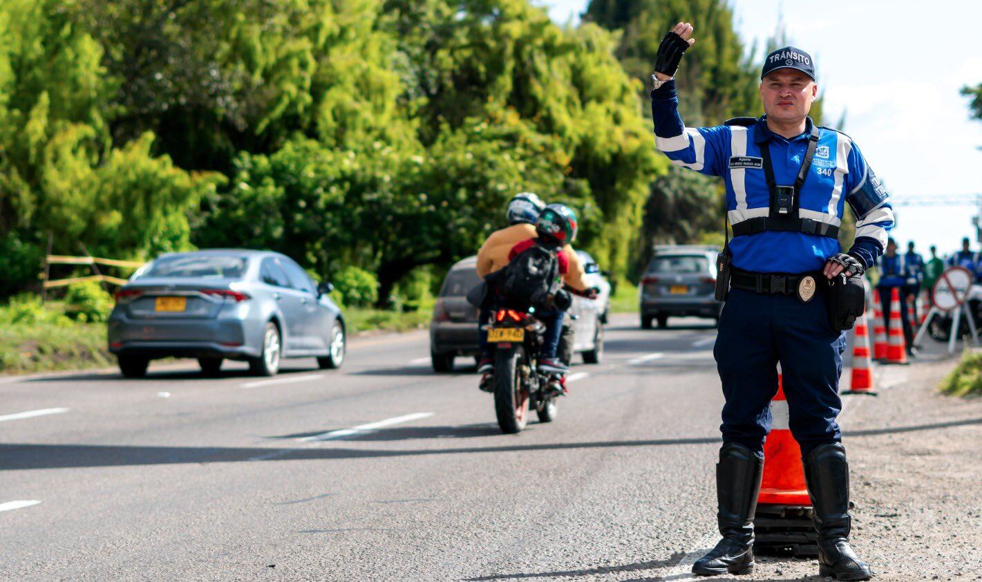 El plan incluye reversibles en corredores clave, pico y placa regional, monitoreo con drones y ajustes semafóricos para agilizar la movilidad - crédito @ClaudiaDiazAco1 / X