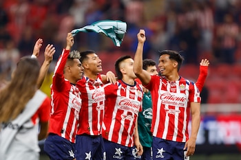 Jugadores del Guadalajara celebran este