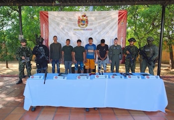 Tropas del Ejército Nacional capturaron a cinco presuntos integrantes de la estructura 33 en La Gabarra, zona rural de Tibú - crédito @ABDELAESPRIELLA/X