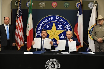 El gobernador de Texas, Greg Abbott, y el gobernador de Tamaulipas, Francisco García Cabeza de Vaca, firman un memorando de entendimiento en Weslaco para fortalecer las medidas de seguridad en la frontera, frenar la migración ilegal y agilizar el flujo vehicular en los cruces internacionales. El acuerdo entra en vigor de manera inmediata.(https://gov.texas.gov/es/news/post/governor-abbott-signs-border-security-memorandum-of-understanding-with-tamaulipas-governor-cabeza-de-vaca-in-weslaco)