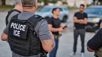 Imputado en EEUU por "agredir" a un agente un migrante venezolano que resultó herido por disparos del ICE