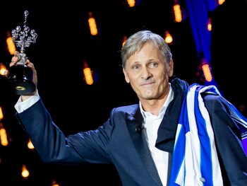 24/09/2020 Viggo Mortensen recibe, emocionado,