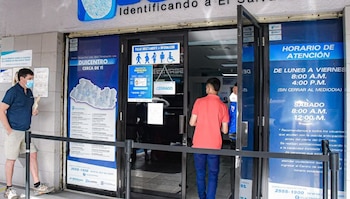 La digitalización de este proceso DUI reduciría desplazamientos, descongestionaría oficinas y mejoraría la experiencia de los ciudadanos en el país y en Estados Unidos. (Cortesía: Secretaría de Prensa)