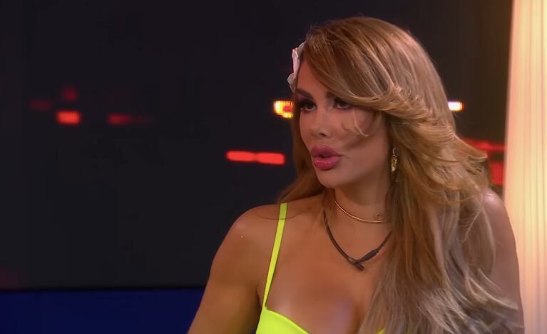 Ninel Conde enfrenta a Olivia Collins. (ViX)