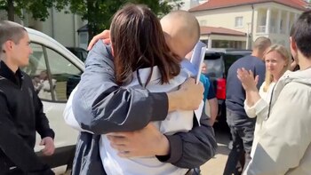 El emotivo abrazo entre Tijanovski