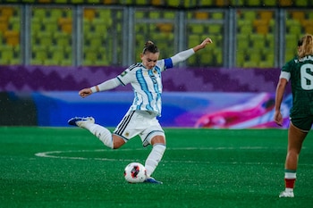 Agustina Maldonado viste la cinta de capitana de la selección argentina en el Mundial Sub 20 femenino (@agus.maldonado09)