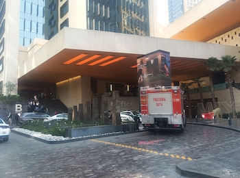 Equipos de emergencia, entre bomberos