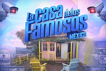 Texto La Casa de los Famosos México en azul, casa con porche, dos sillas, dos cámaras de vigilancia, valla, árboles, paisaje y bordes con recuadros.