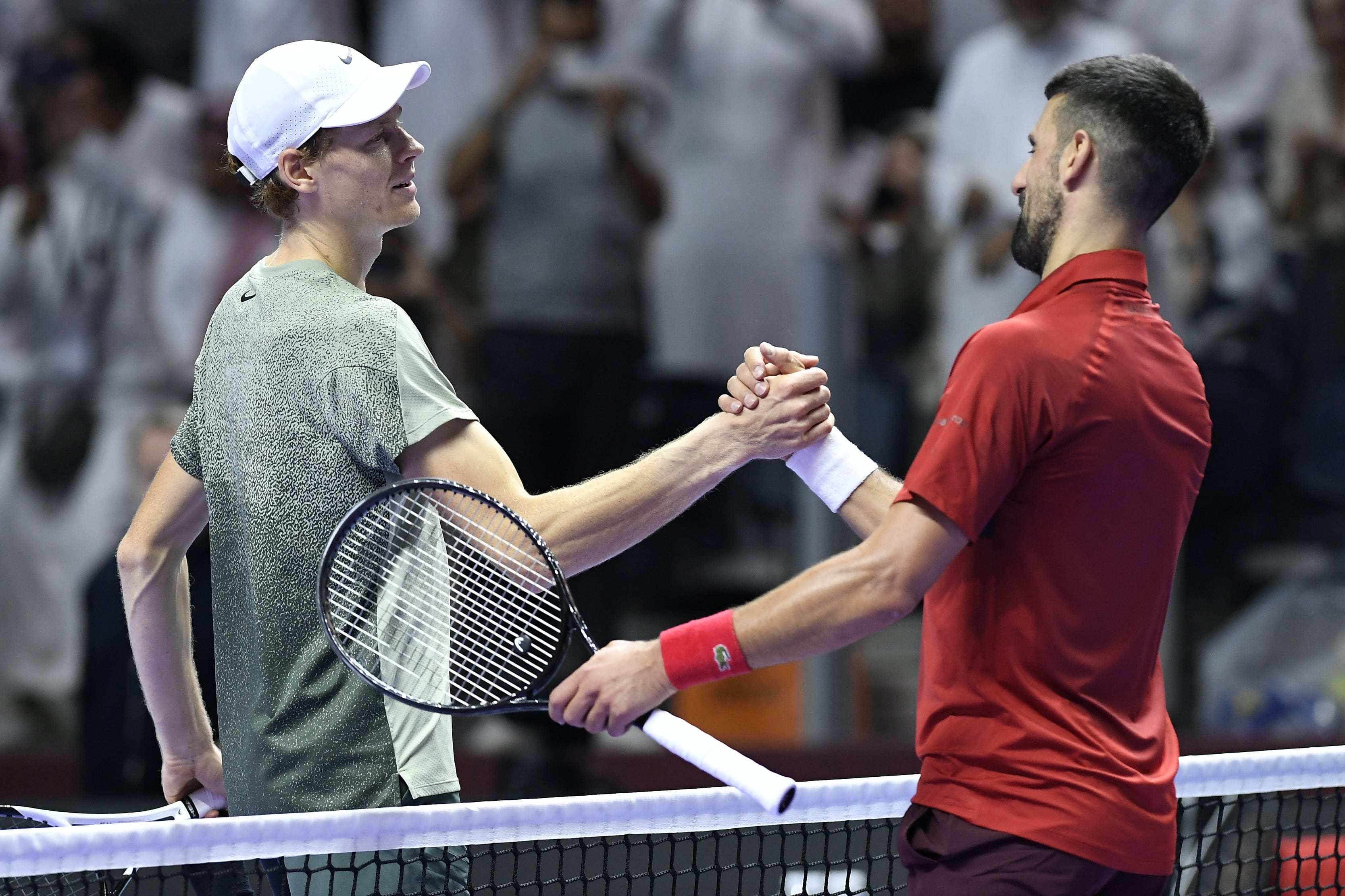 La semifinal de Wimbledon reunirá a Sinner y Djokovic en un duelo entre la nueva generación y la experiencia, con ambos jugadores en busca de la final del torneo (EFE/EPA/STR)