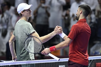 La semifinal de Wimbledon reunirá a Sinner y Djokovic en un duelo entre la nueva generación y la experiencia, con ambos jugadores en busca de la final del torneo (EFE/EPA/STR)