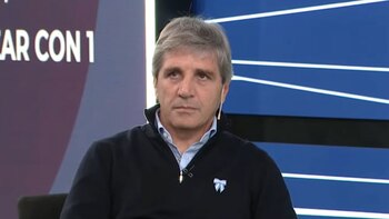 Caputo, anoche, explicando las nuevas