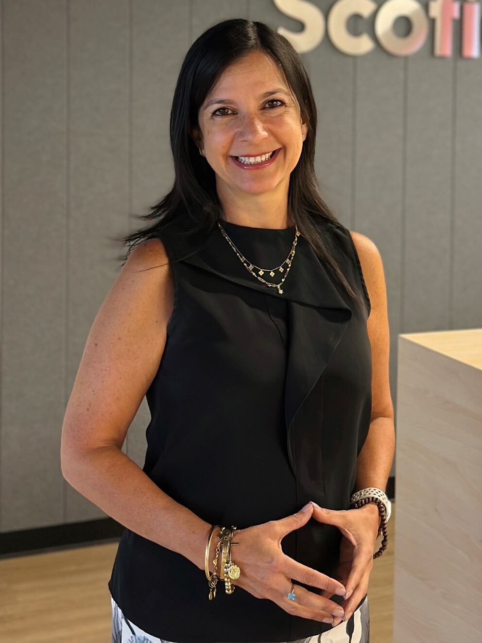 Paola Comitre gestiona el área de operaciones aplicando principios como integridad y coherencia ante la presión del sector financiero.