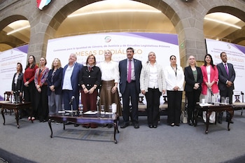 Senado lleva a mesas de diálogo propuesta para homologar el feminicidio.