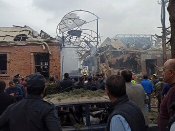 Un edificio destruido en Ganja,