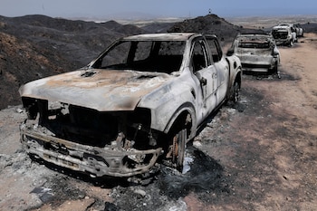 Varios vehículos calcinados en el incendio forestal, a 10 de julio de 2026, en Los Gallardos, Almería, Andalucía (España). (Javi Carrión/Europa Press)