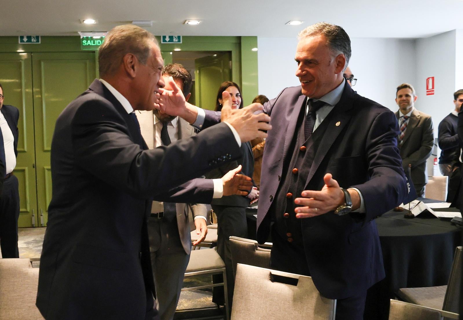 Daniel Hadad y Yamandú Orsi, presidente de Uruguay, durante el encuentro organizado por el Congreso Judío Latinoamericano en Montevideo (RSfotos/focouy)