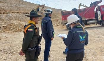 La mina operaba sin el permiso vigente de la Agencia Nacional de Minería, lo que activó los protocolos de control estatales - crédito @Alfred_Balle/X
