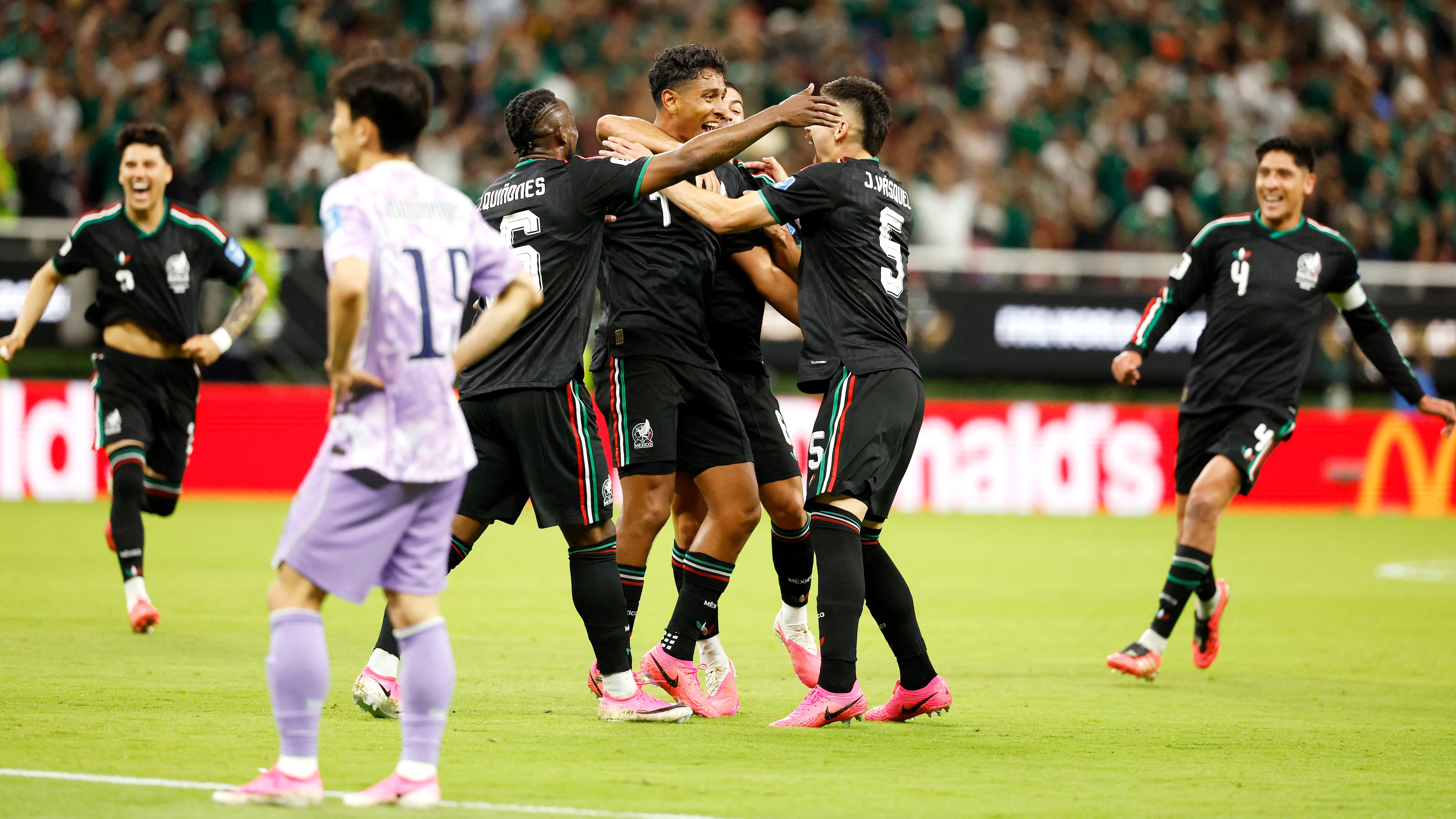 México derrotó a Corea del Sur y es el primer clasificado a los 16avos de final (Photo by Ulises RUIZ / AFP)
