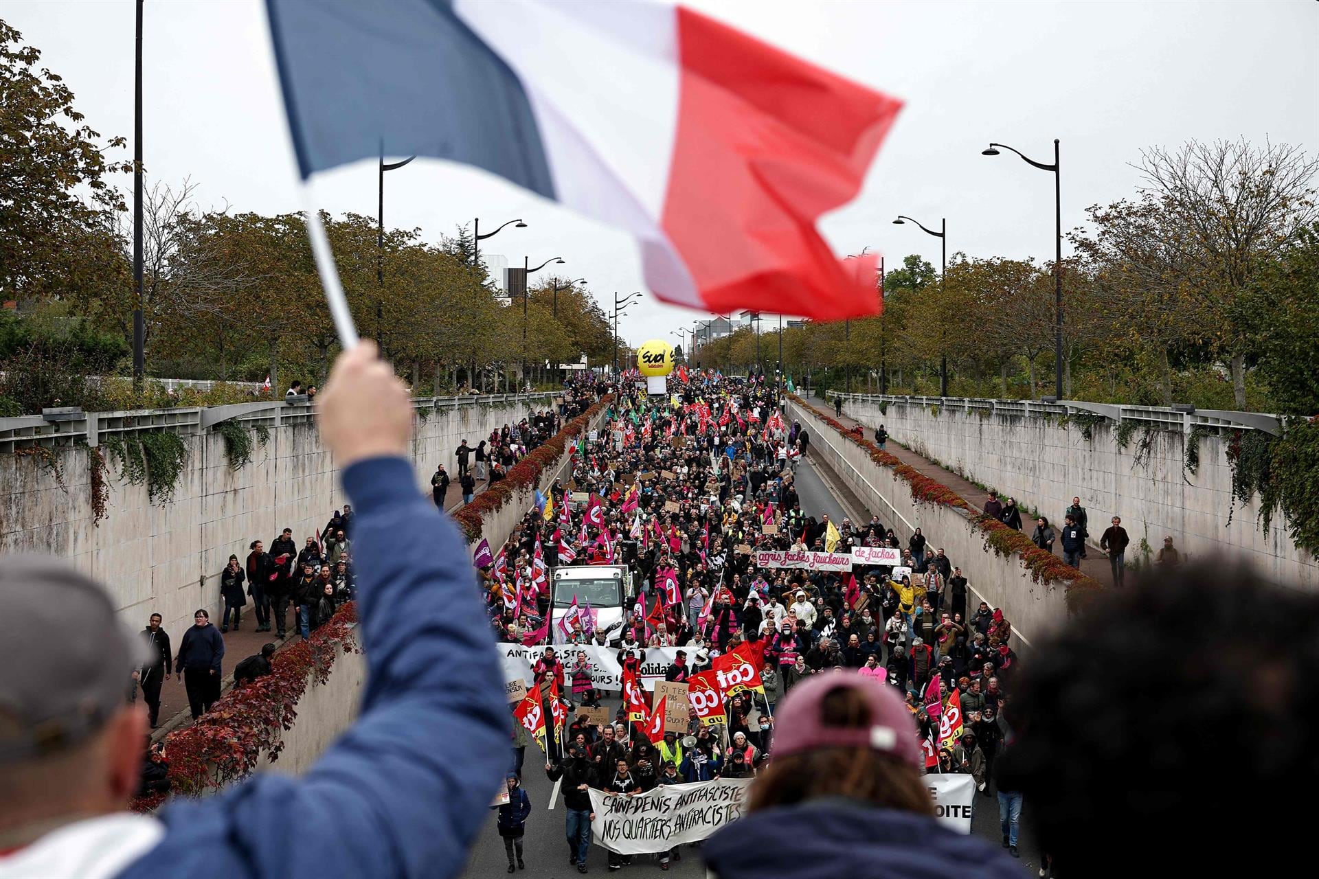 Los 'chalecos amarillos' convocan un "tercer acto" de protestas para el próximo sábado en Francia