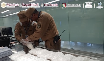 Capturan en el AICM a cuatro traficantes con más de 45 kilos de cocaína y metanfetamina: intentaban volar a España y Corea del Sur. Semar