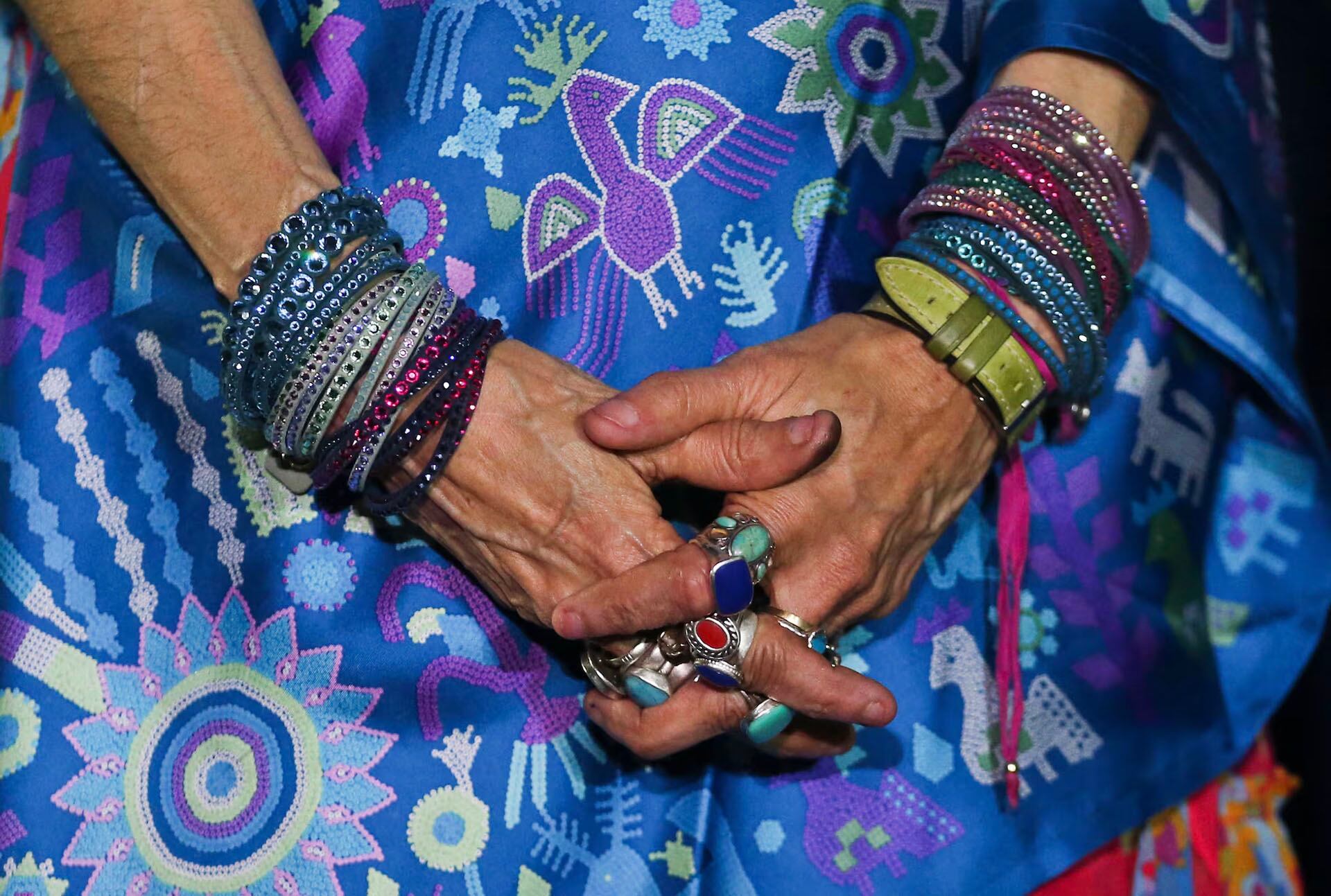 La vestimenta de Murillo se caracteriza por el uso de abundantes anillos, pulseras y collares, que le sirven como talismanes protectores. (Foto: archivo)