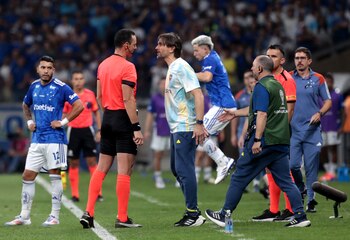 Roldán estuvo a cargo del juego en el que Cruceiro eliminó a Boca de la Copa Sudamericana - crédito Reuters