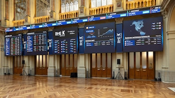 El Ibex 35 cierra con un nuevo máximo histórico, en los 19.671,8 puntos, tras subir un 1,37%