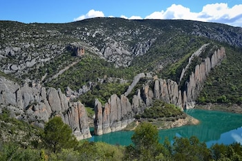 El paisaje recuerda a grandes monumentos y atrae a senderistas y amantes de la naturaleza