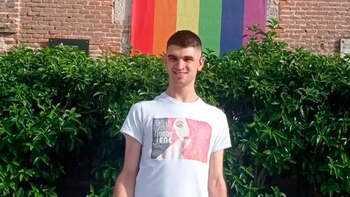 Alejandro es un joven gay