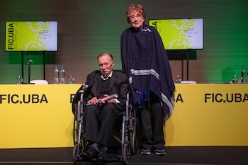 Entrega del Honoris Causa de la UBA a Lita Stantic y Chango Monti en el Aula magna en FADU