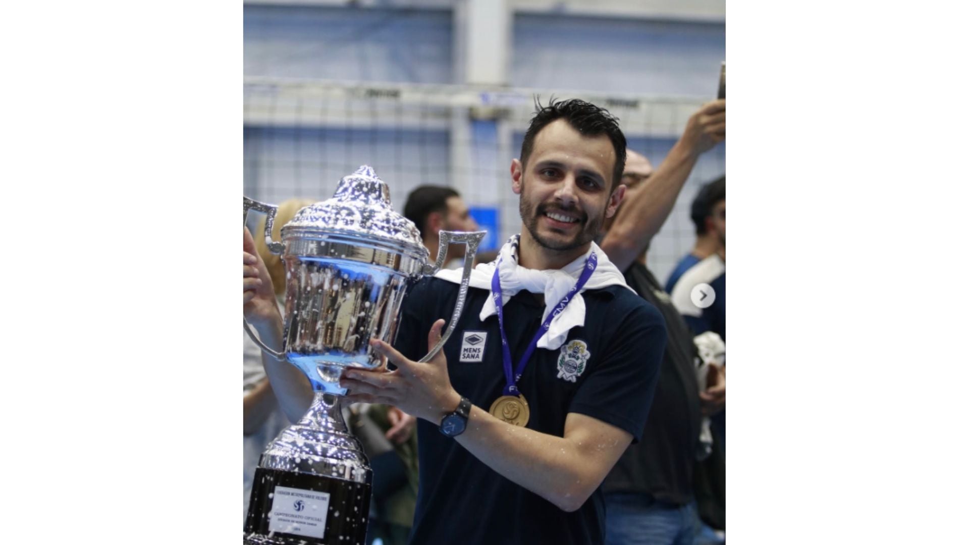 Martín Ambrosini conquistó trofeos con Gimnasia en Argentina.
