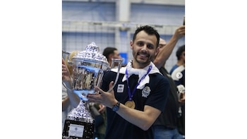 Martín Ambrosini conquistó trofeos con Gimnasia en Argentina.
